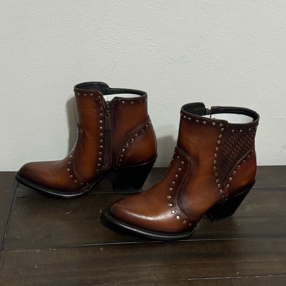 Women’s Western Ankle Leather Boots - Picture 4 of 8